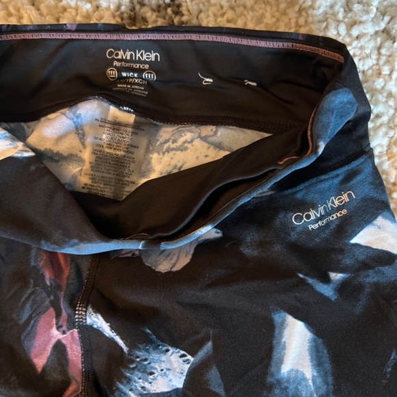 Calvin Klein Performance - Picture 2 of 5